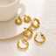 Luxuriöse, retro-inspirierte C-förmige Damen-Ohrstecker aus 18-karätig vergoldetem Edelstahl. thumbnail 3