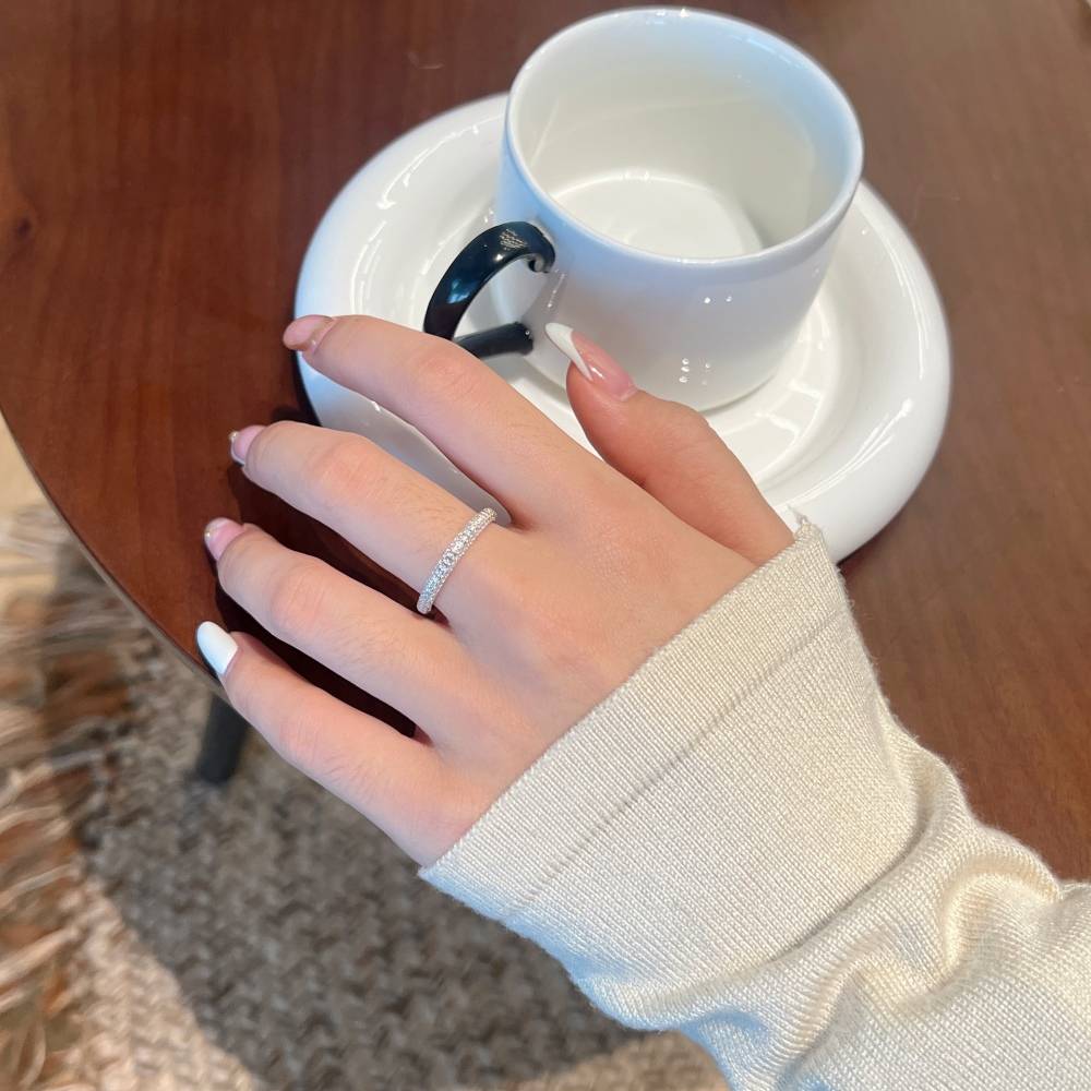 925 Sterling Silver Moissanite Ring: A Perfect Blend of Elegance and Modernity