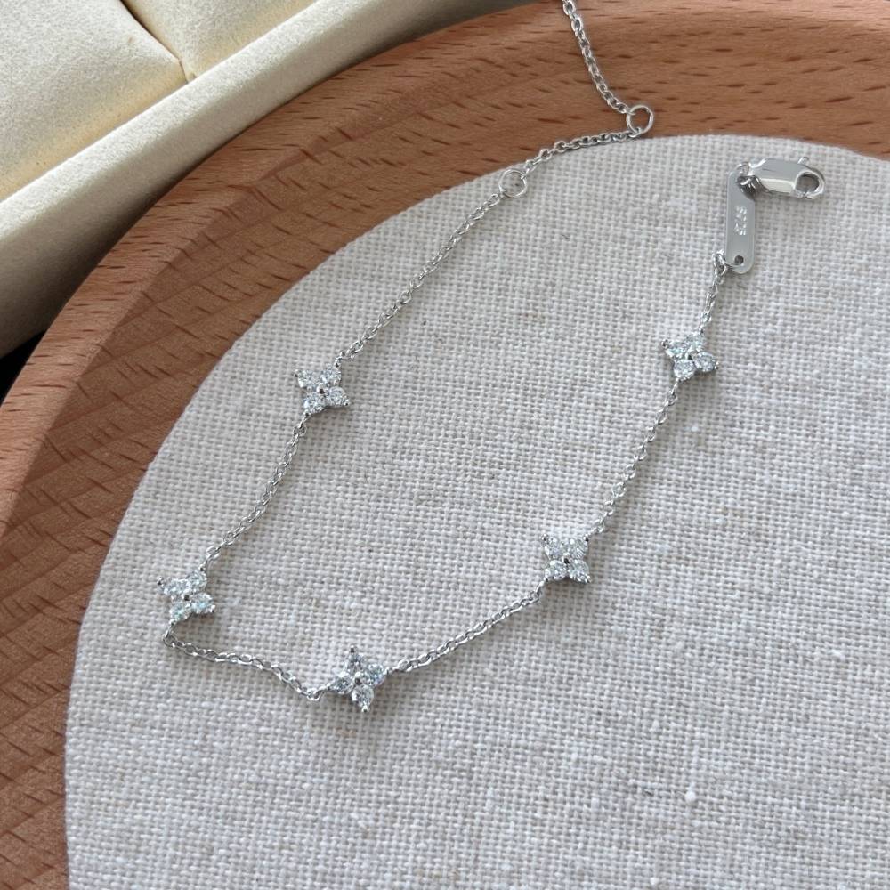 Exquisite 925 Silver Four-Leaf Clover Bracelets for Luck and Elegance