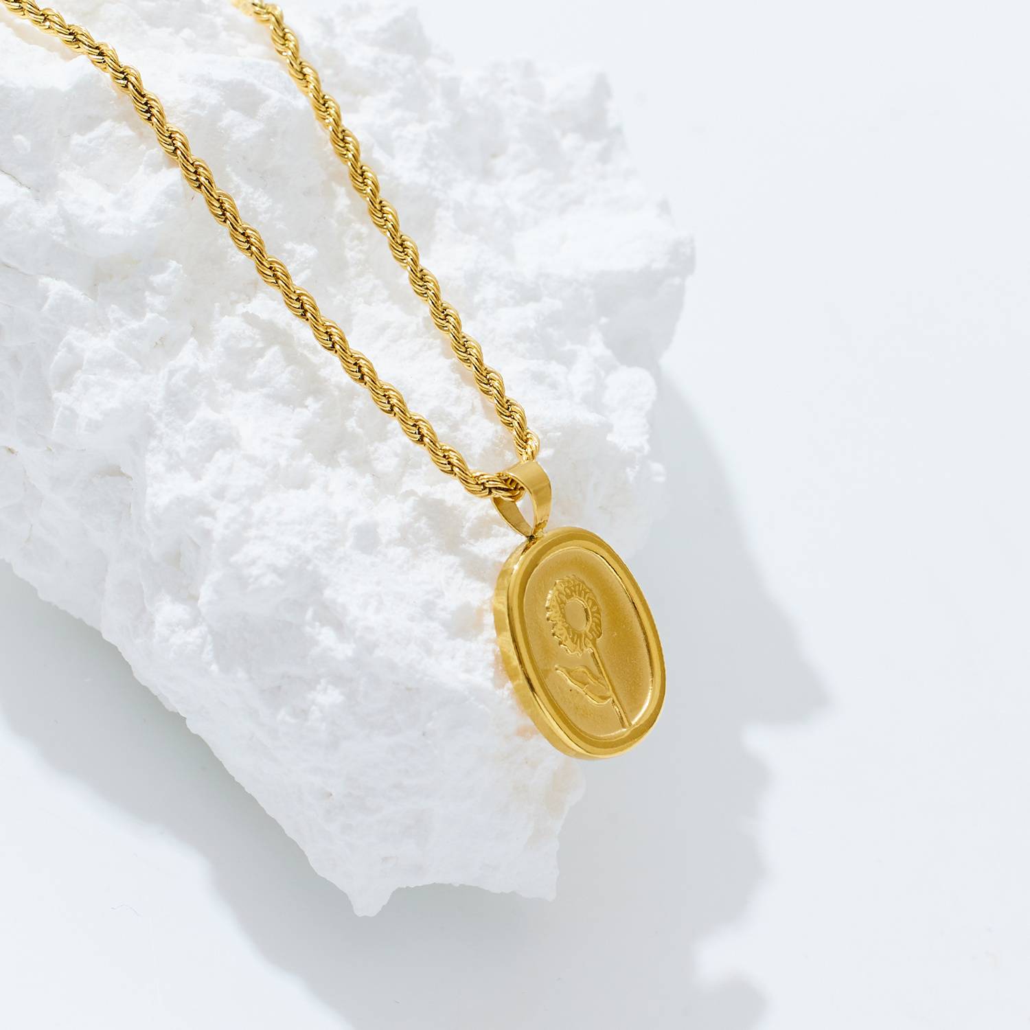 قلادة زفاف نسائية عالية الجودة مصنوعة من الفولاذ المقاوم للصدأ ومطلية بالذهب عيار 18 قيراطًا