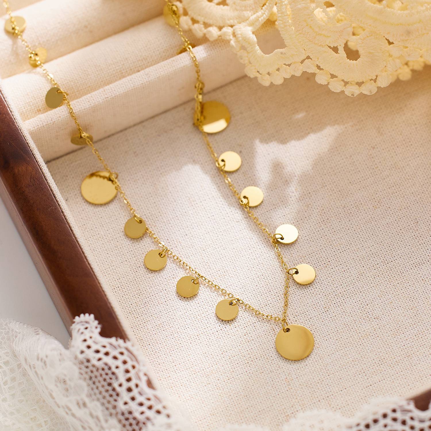 Popular minimalist small round piece brand chain charming girl stainless steel 18k gold-plated fashion retro jewelry necklace