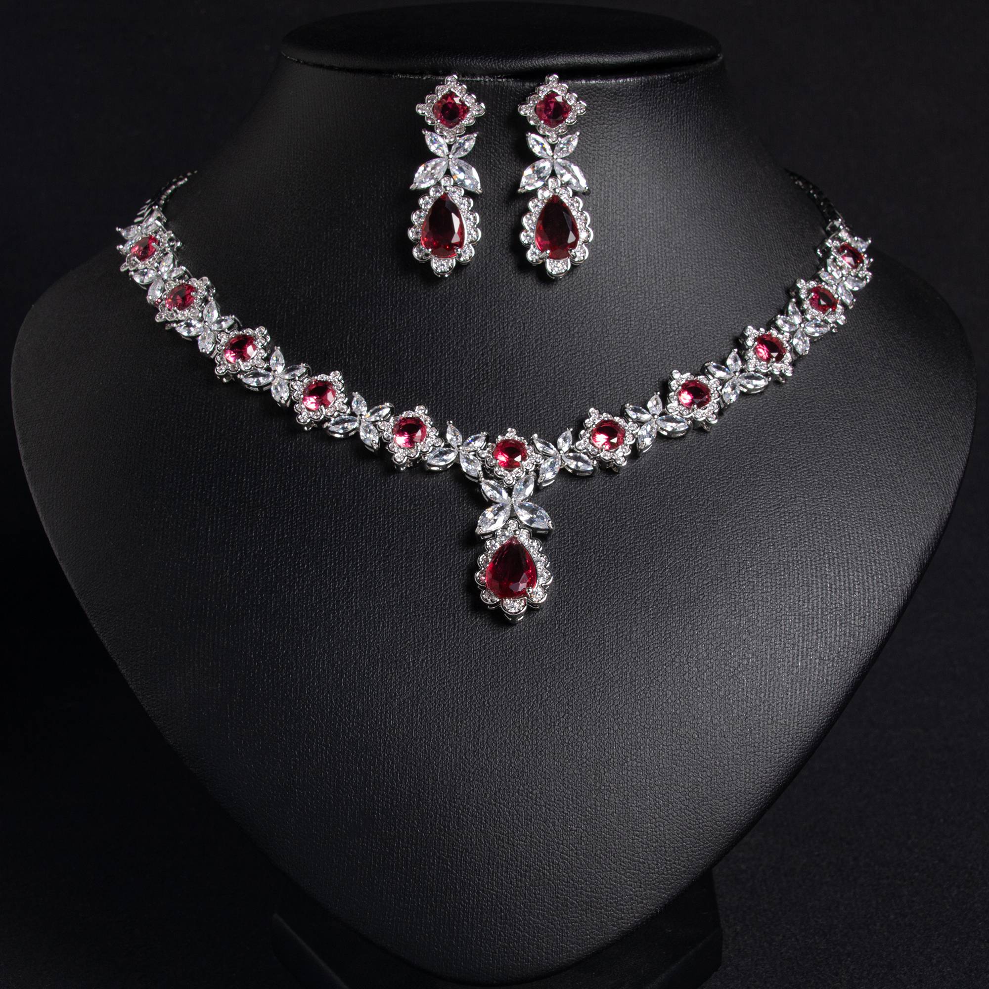 Ensemble de bijoux de mariée en forme de larme florale en laiton plaqué or 18 carats | Lonceen