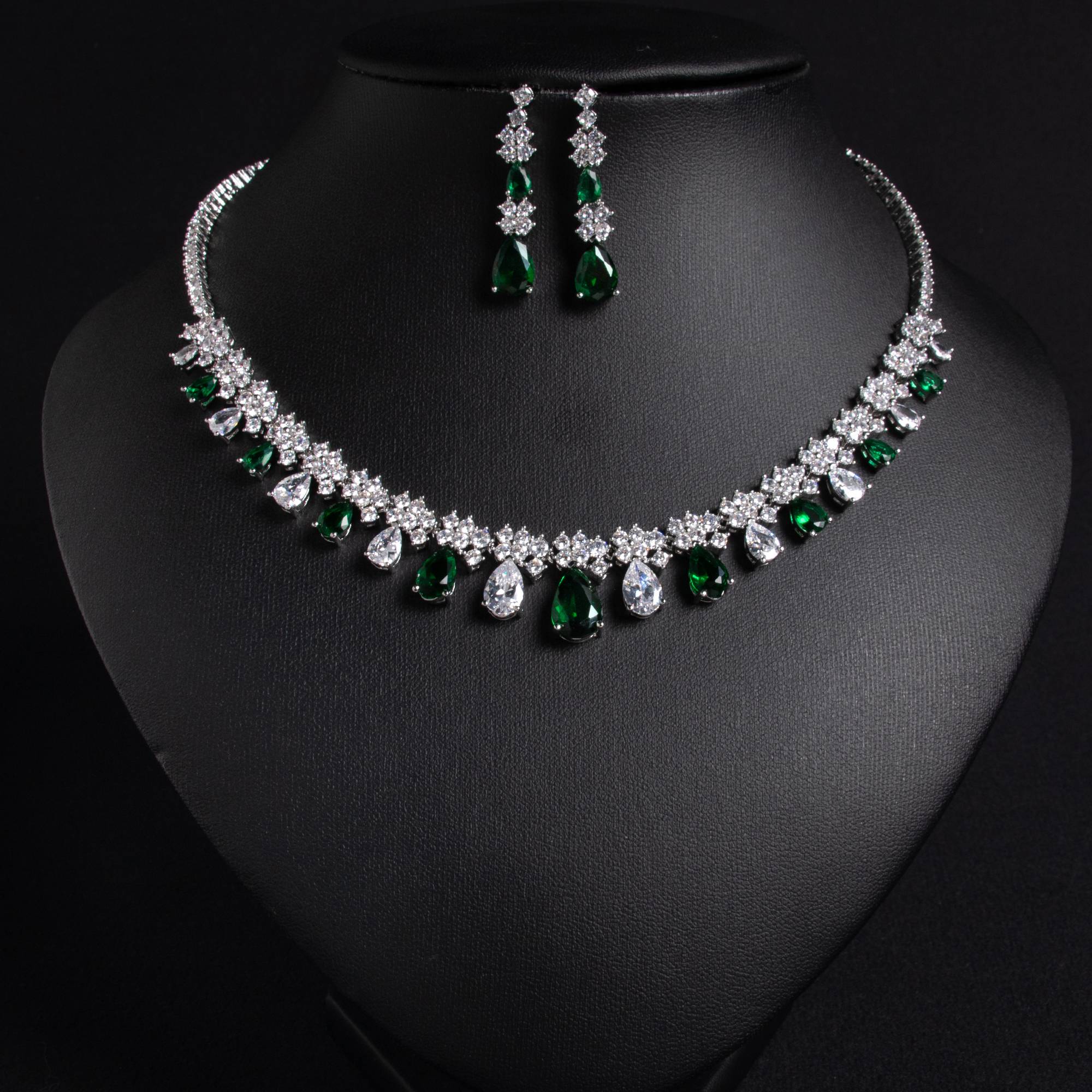 Ensemble de bijoux de collier en cascade en forme de larme en laiton plaqué or 18 carats pour mariée