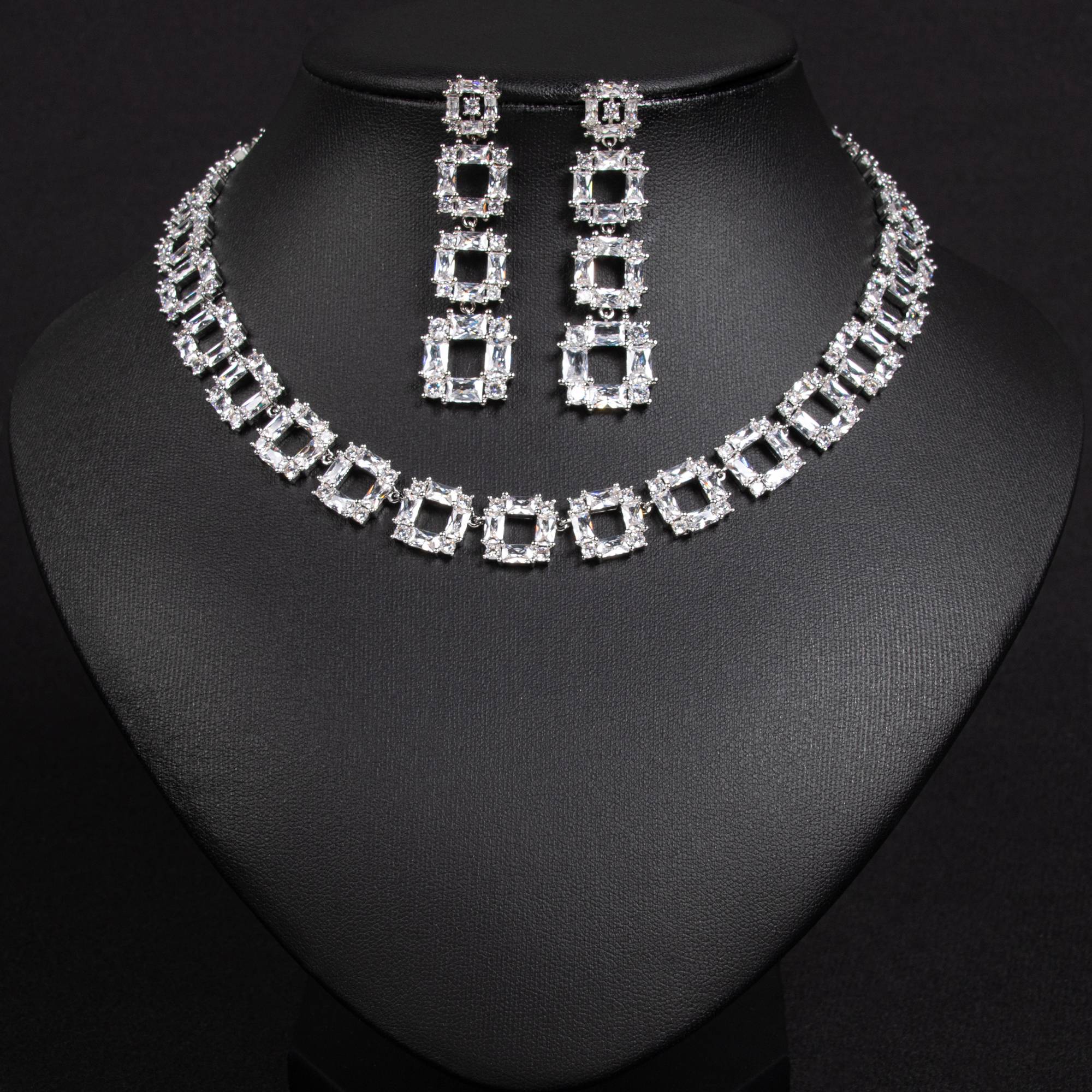 Ensemble de bijoux de mariée en cristal ajouré carré plaqué or 18 carats | Lonceen