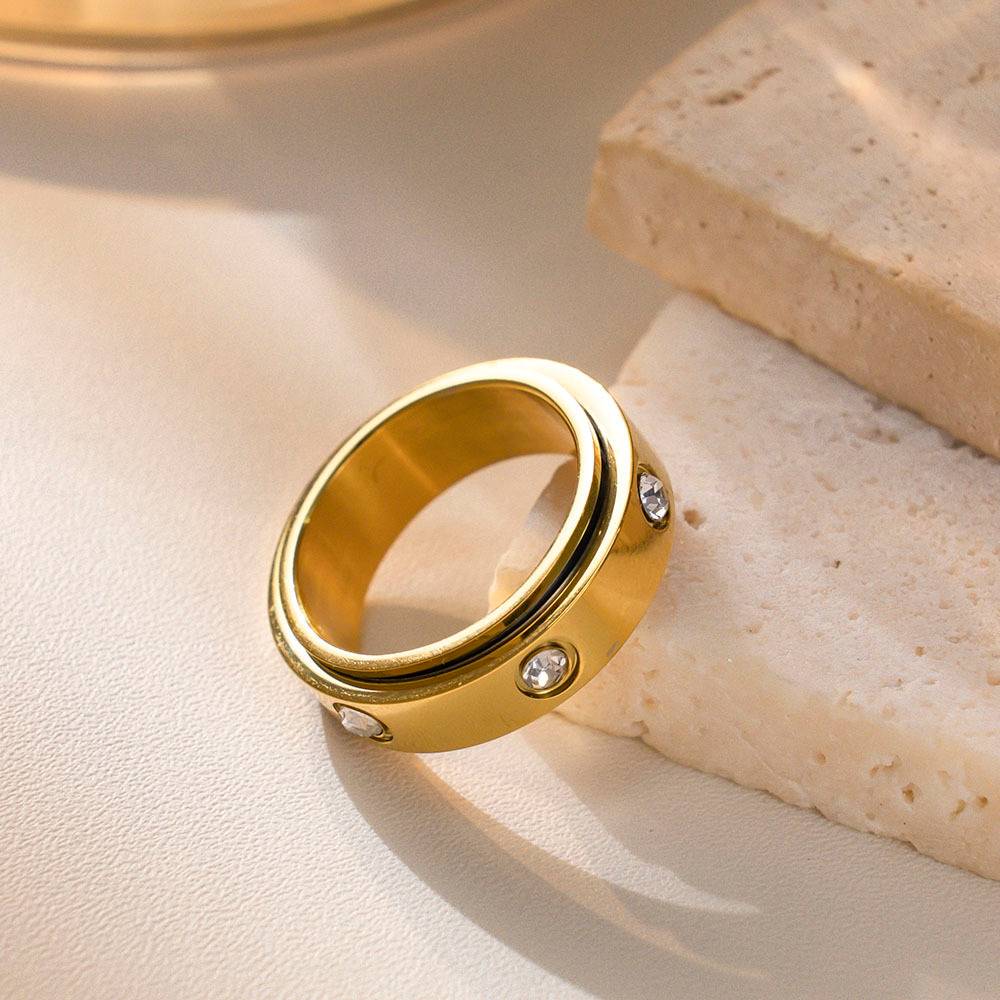 Aksesori Wanita Lapis Emas 18K Tahan Air Cincin Perhiasan Mode Baja Tahan Karat Sederhana Hati Pasangan Zirkon