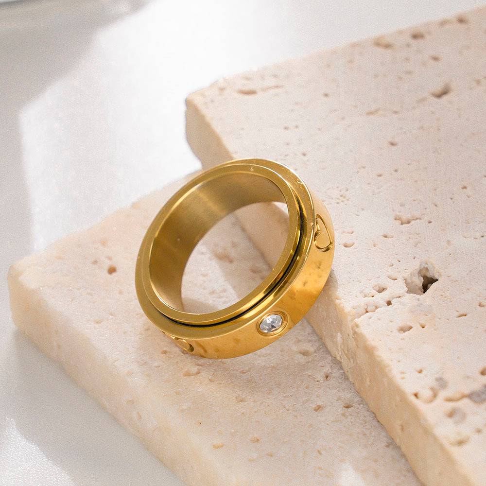 Cincin Perhiasan Mode Baja Tahan Karat Pasangan Hati Zirkon Aksesori Wanita Lapis Emas 18K Tahan Air