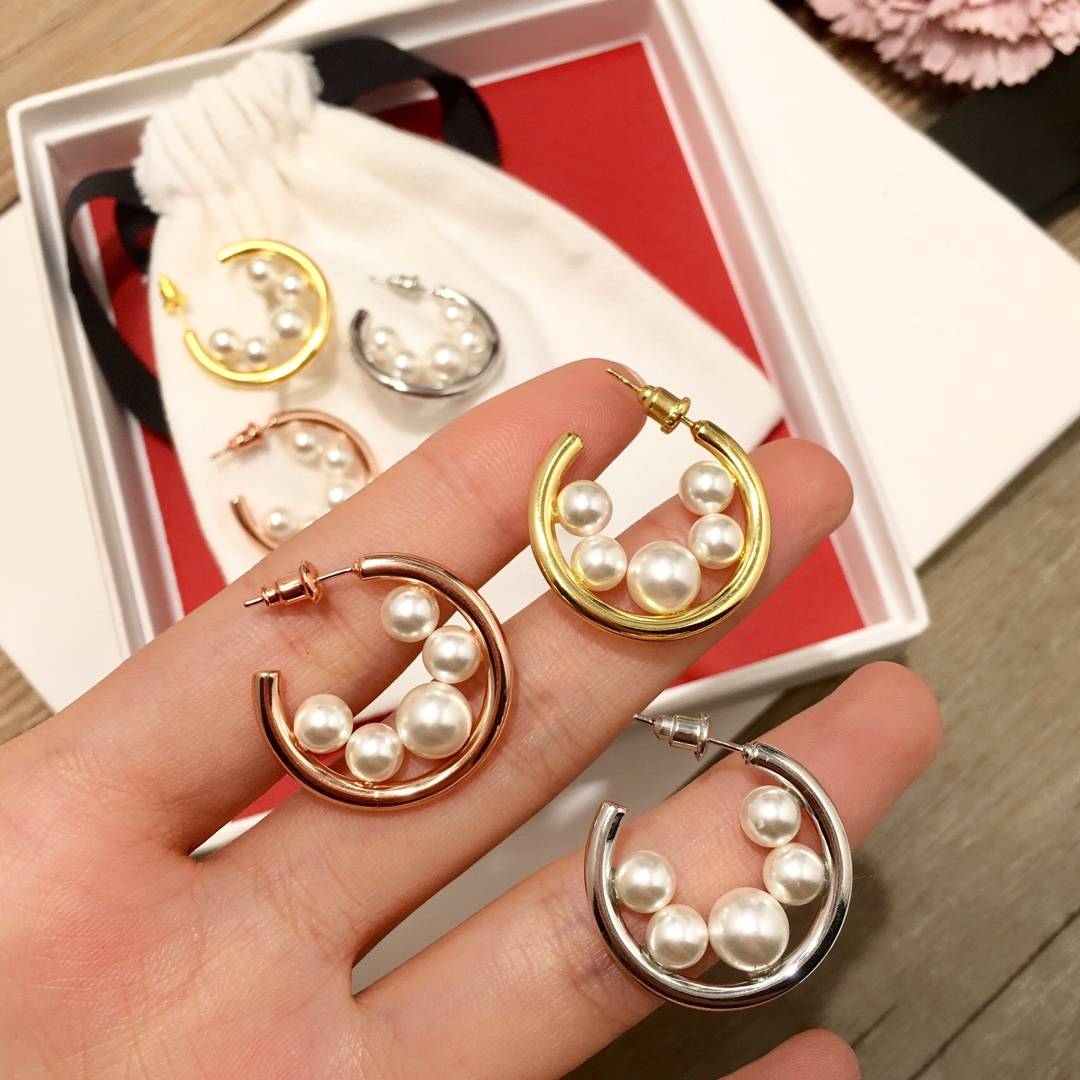 Lonceen Elegant Pearl C-Shaped Stud Earrings