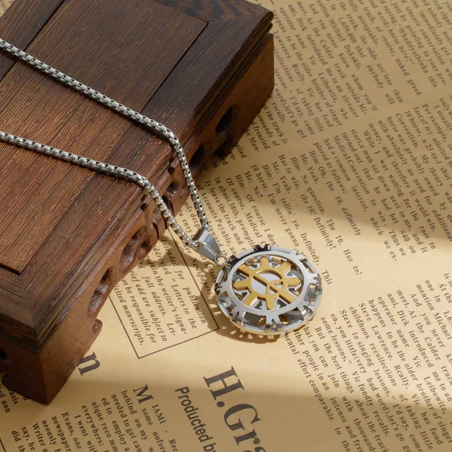 Custom stainless steel hip-hop pendants, silver wholesale chains, fashionable accessories, men's necklaces