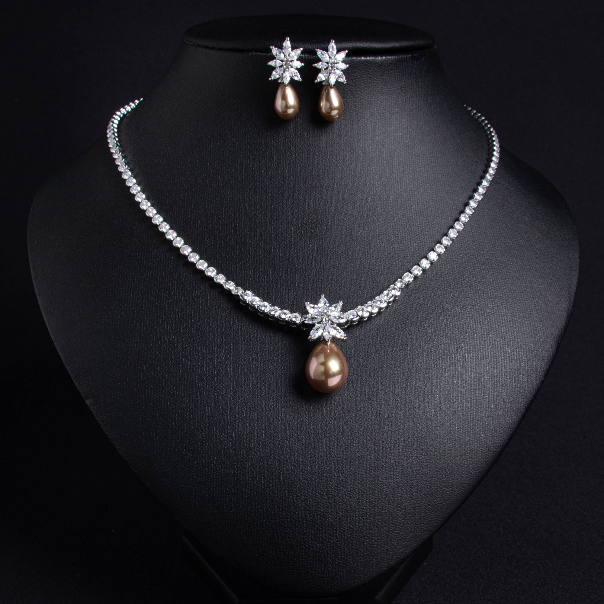 Lonceen Elegant Pearl Jewelry Set for Women: The Perfect Bridal Gift