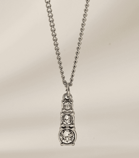 قلادة من الفولاذ المقاوم للصدأ الفضي مع قلادة ثلاثية الكريستال