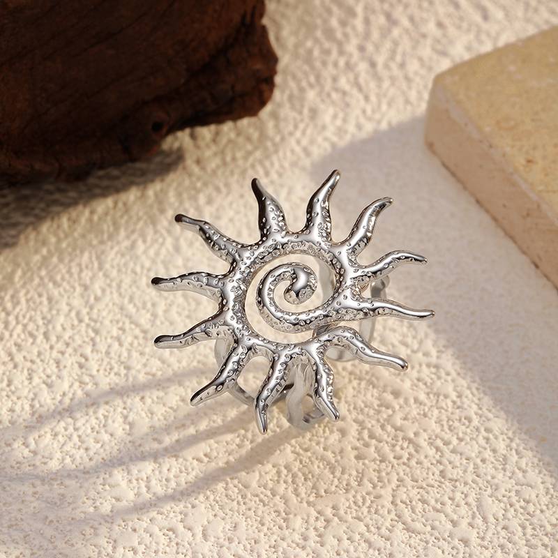 Statement-Ring aus Edelstahl mit Sonnenschliff-Spirale für Damen