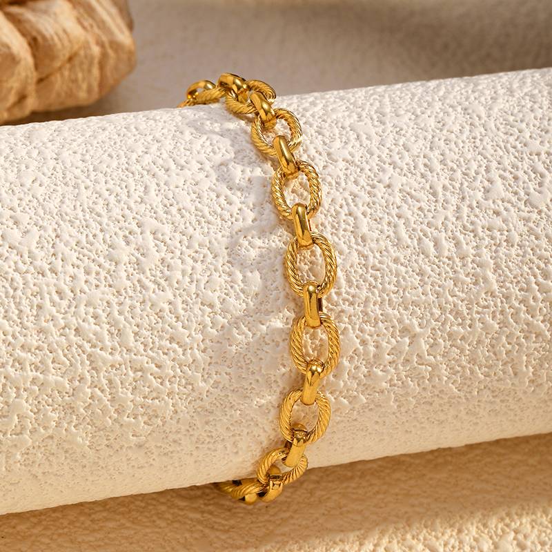 Goldfarbenes Edelstahl-Seilkettenarmband für Damen