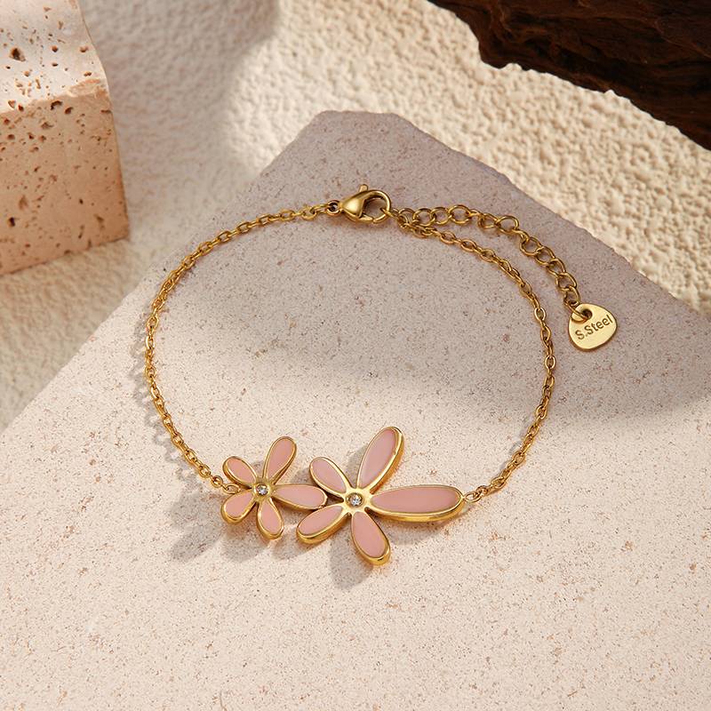 Goldfarbenes Edelstahl-Armband mit Blumenmuster für Damen