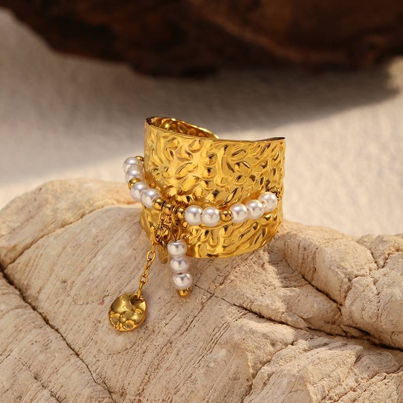 Luxuriöser, breiter Ring aus vergoldetem Edelstahl mit Perle