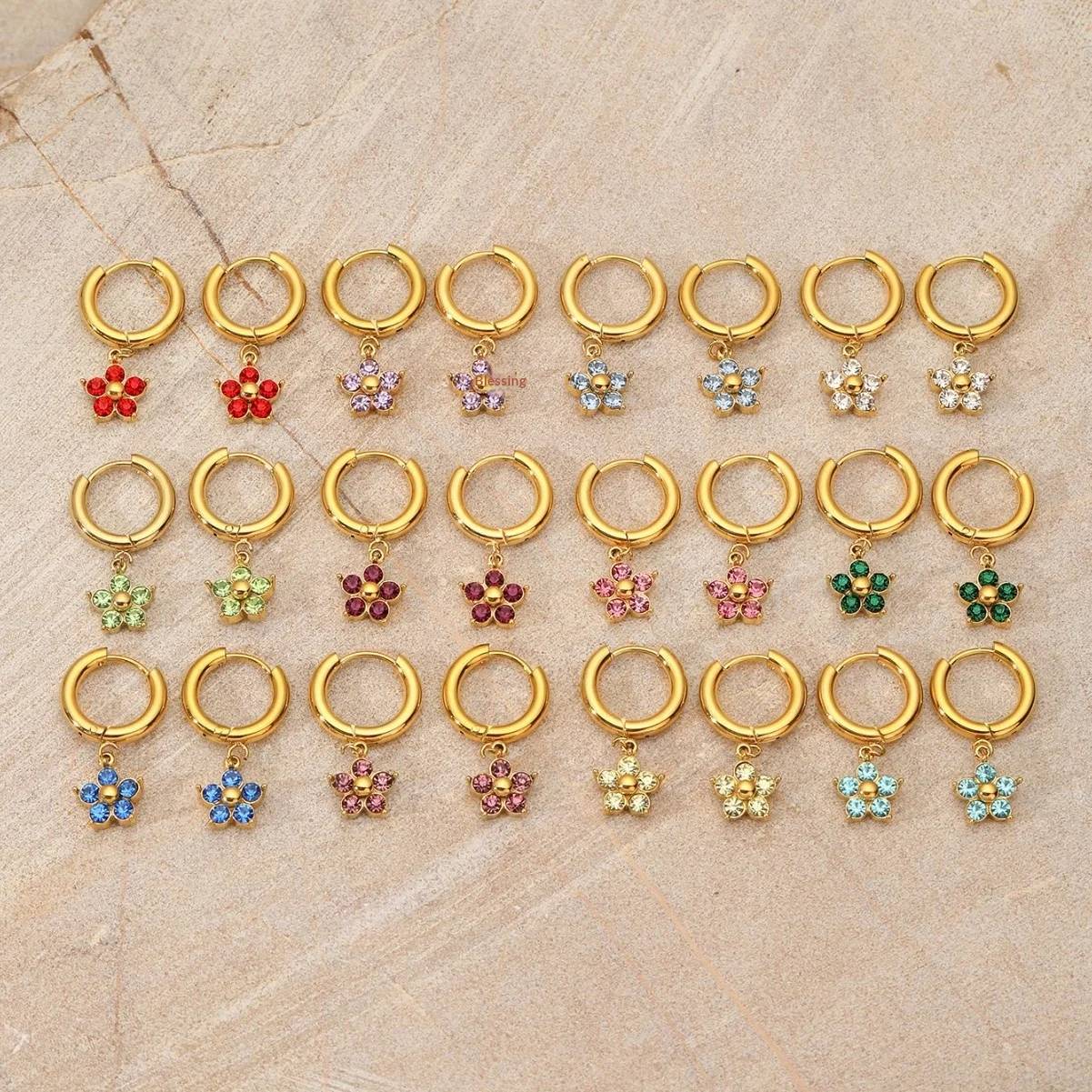 Boucles d'oreilles créoles en acier inoxydable plaqué or avec pendentif fleur en zircon coloré, bijoux simples et luxueux pour femme au quotidien.
