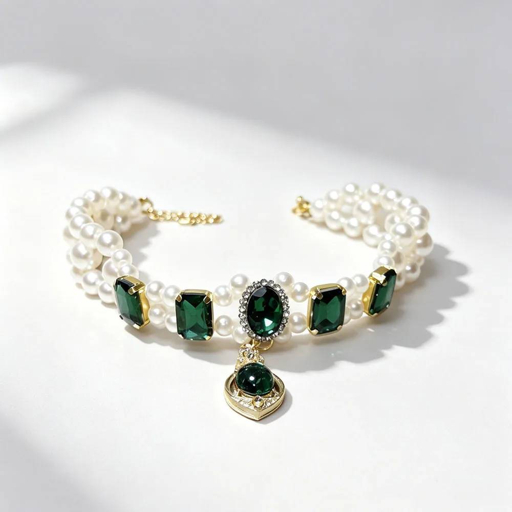 Collier pour animal de compagnie fait main en perles d'imitation avec pendentif en pierre précieuse verte