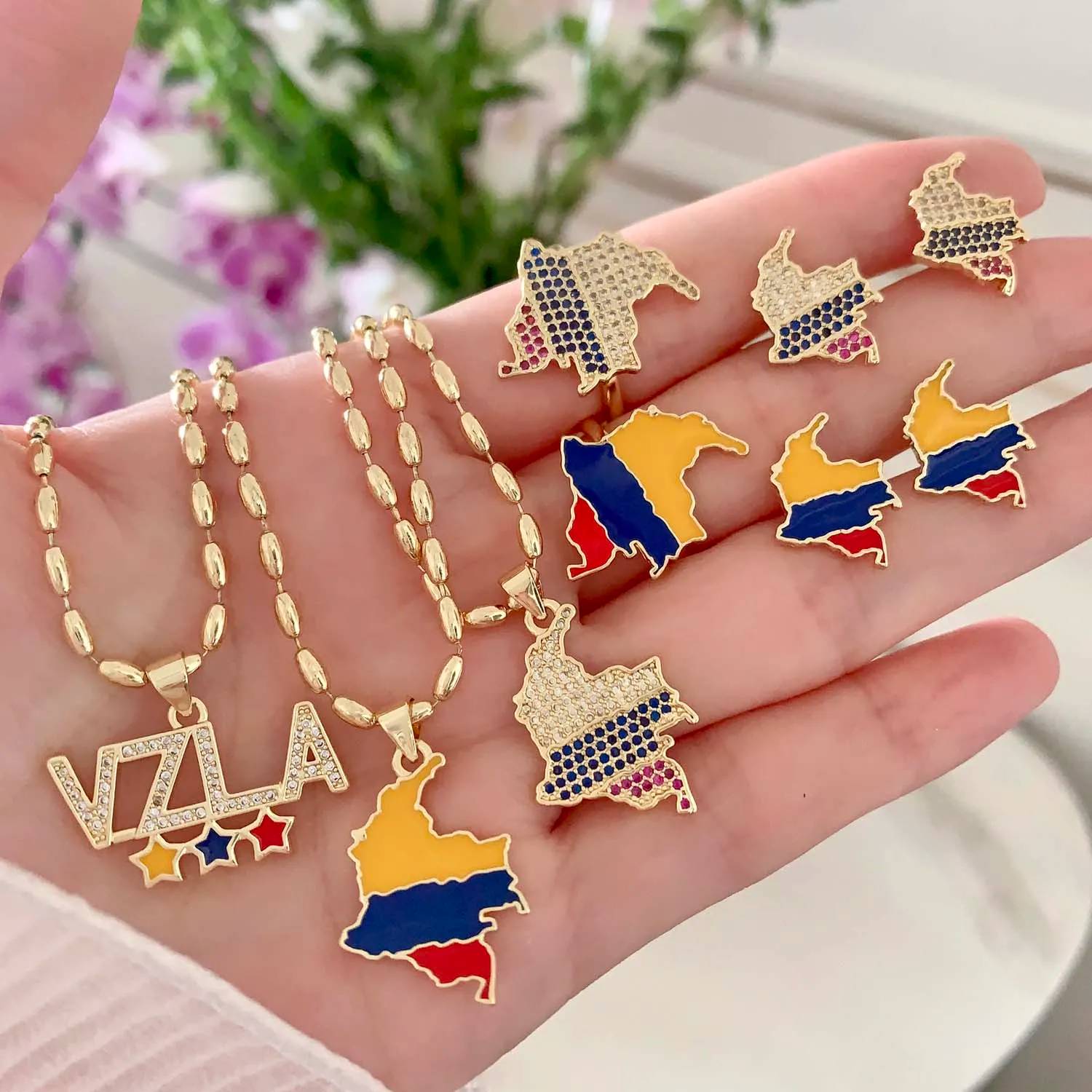 Lateinamerika-Kartenanhänger, Nationalstolz & Patriotische Halskette mit Zirkonia-Besatz, Venezuela- & Kolumbien-Karten-Halskette, Schmuck