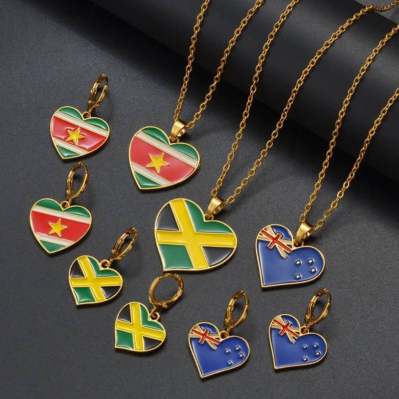 Halskette und Ohrringe mit herzförmigem Anhänger in Form der Nationalflagge aus einer Legierung, Schmuck mit stolzer Gedenkbedeutung