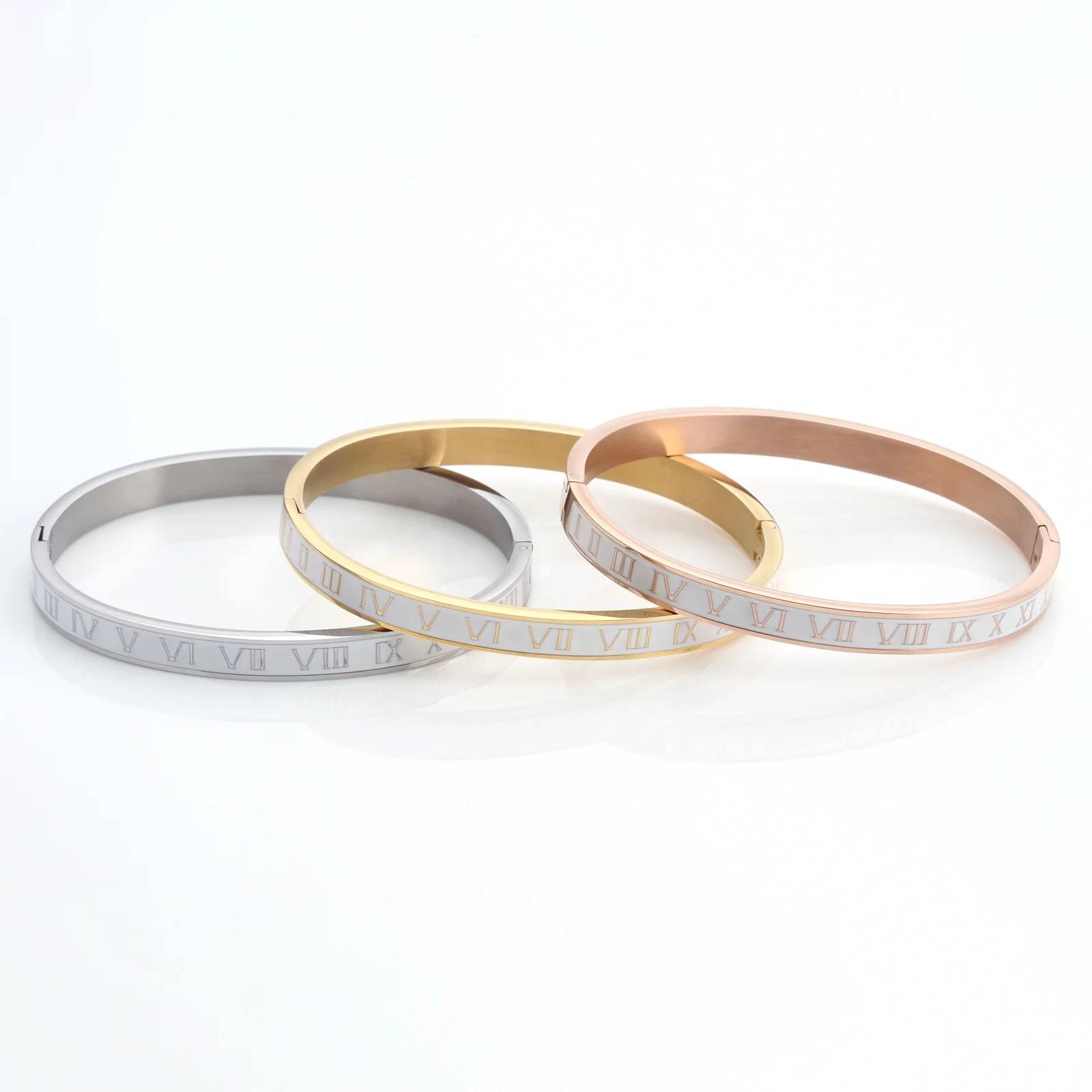 エナメルステンレススチールブレスレットの時代を超えたエレガンス：ローマ数字デザイン