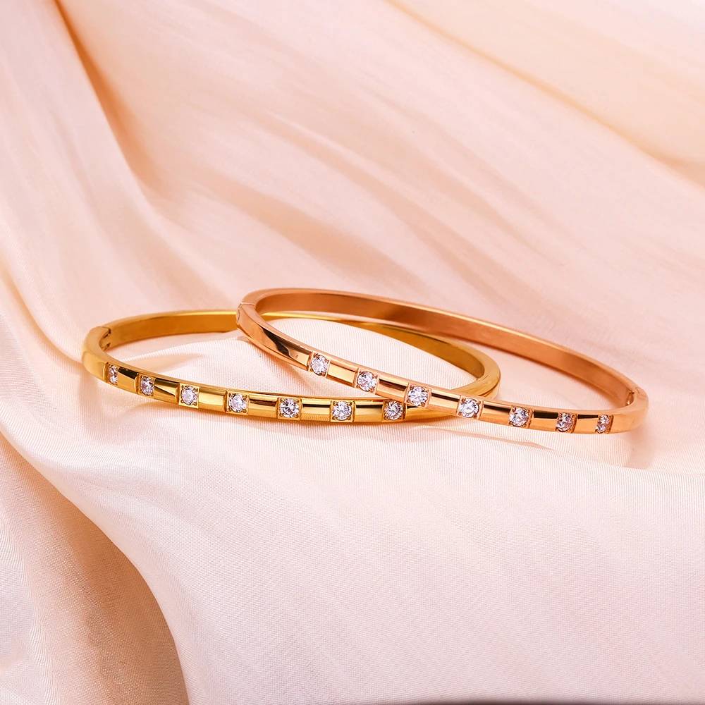 手作りのエレガンス：贅沢な3ピースブレスレットセット