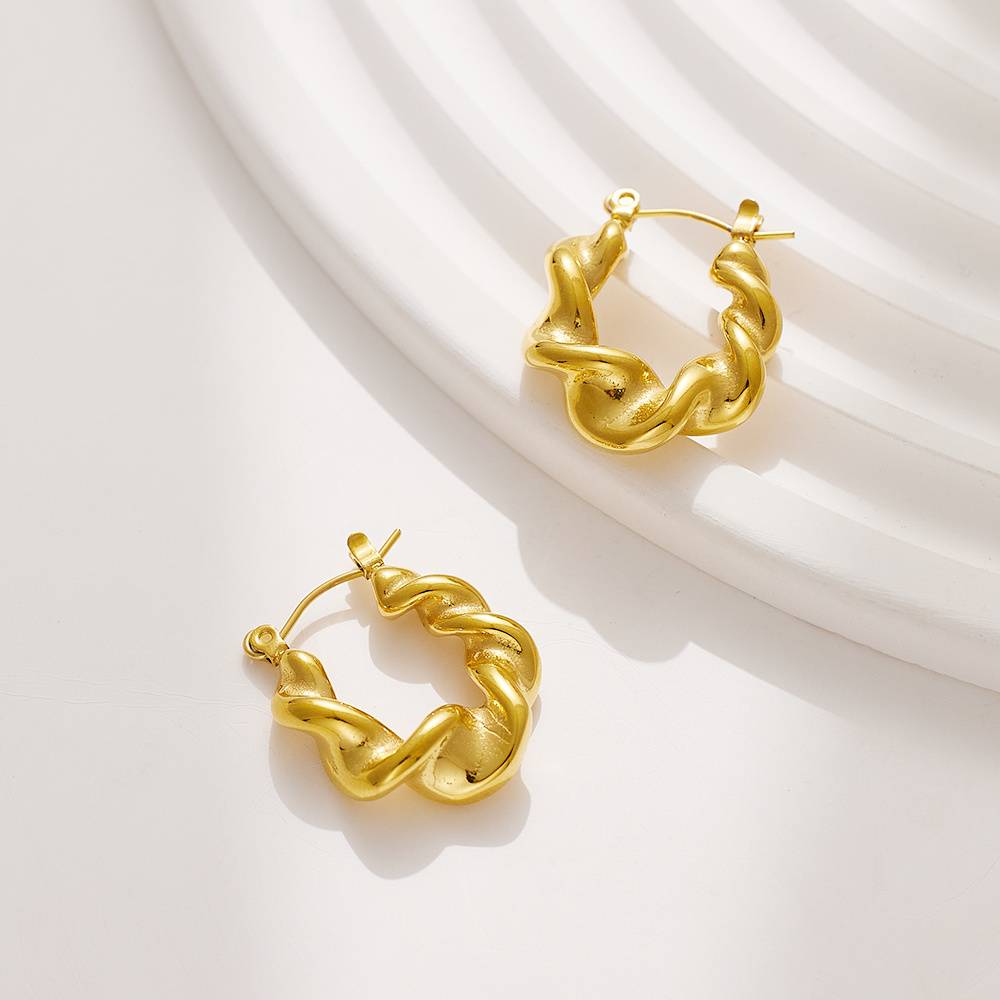 مجوهرات نسائية مطلية بالذهب عيار 18 قيراطًا، مصنوعة حسب الطلب، أقراط من الفولاذ المقاوم للصدأ اللامع، بيع بالجملة