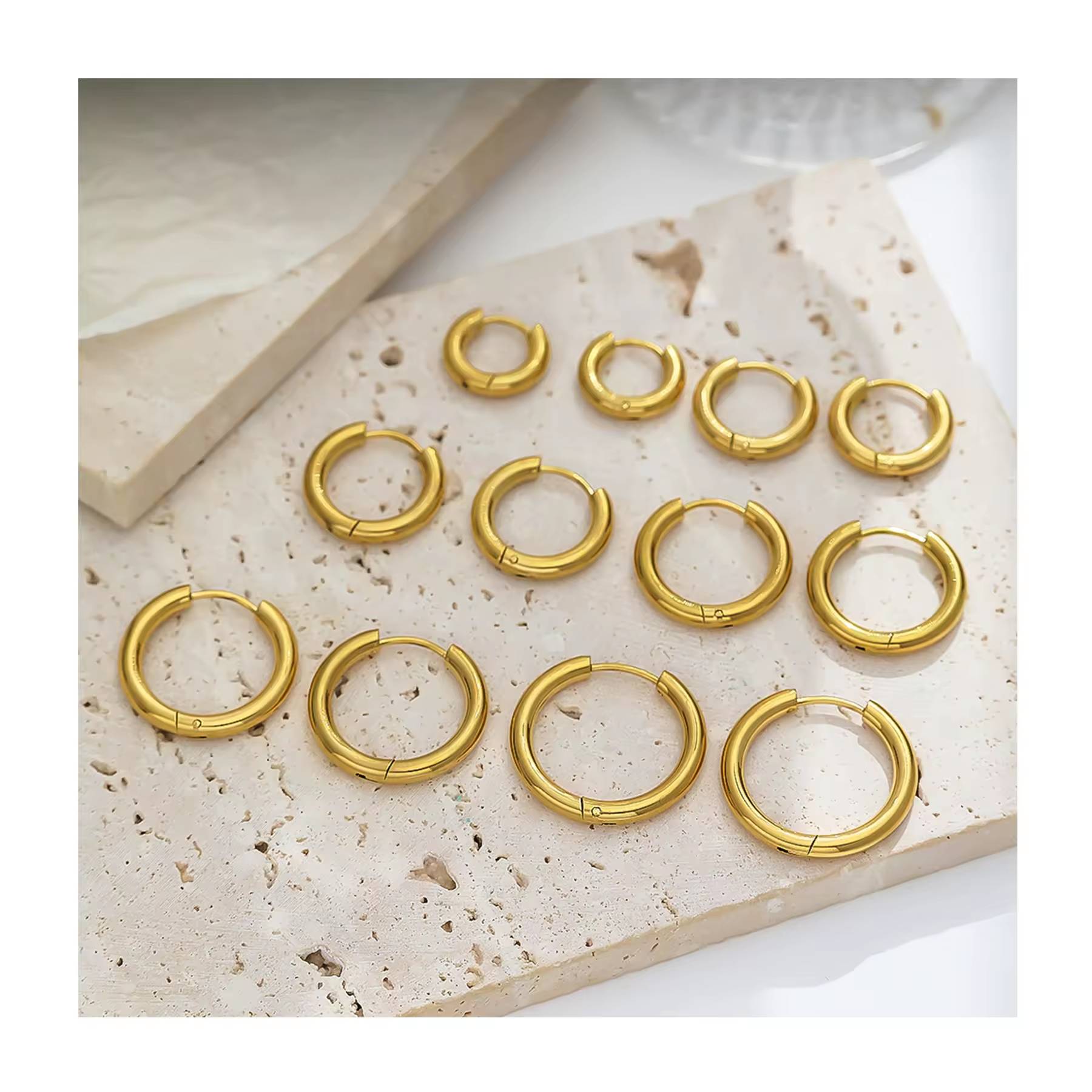 심플하면서도 고급스러운 18k 금도금 광택 여성용 C자형 스테인리스 스틸 후프 패션 주얼리 귀걸이