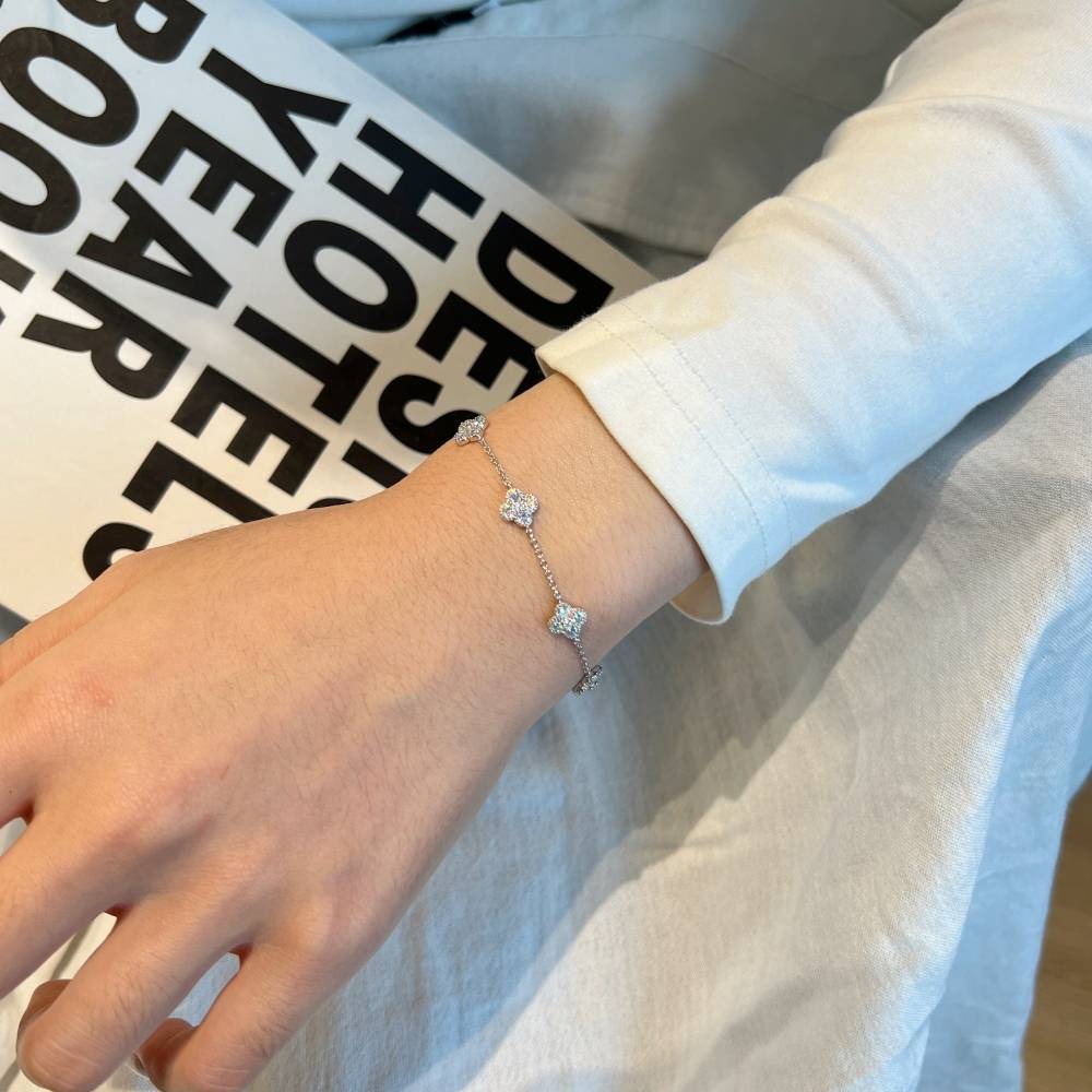 Elegant Four Leaf Clover Moissanite Bracelet in 925 Silver