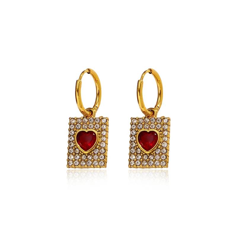 Pendientes colgantes cuadrados de acero inoxidable chapados en oro PVD de 18 quilates de Lonceen con circonita cúbica en forma de corazón.