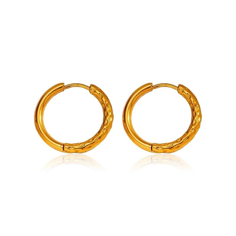 Pendientes de aro Lonceen de acero inoxidable hipoalergénico, chapados en oro de 18 quilates y con acabado martillado.