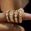 Elegante anillo de acero inoxidable chapado en oro de 18 quilates con circonitas cúbicas brillantes para mujer. thumbnail 2
