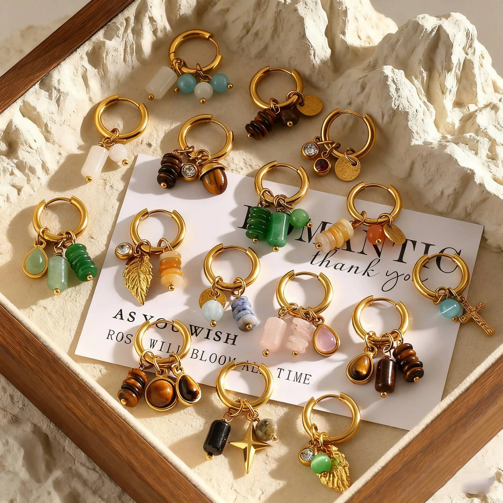 Pendientes colgantes de aro con forma de hoja, perlas de imitación y piedras preciosas de alta calidad para mujer.