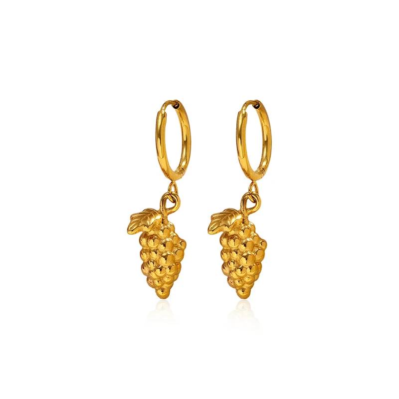 Pendientes colgantes de uva dorados hipoalergénicos de acero inoxidable chapado en oro de 18 quilates, de moda para mujer (2026).