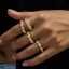 Elegante anillo de acero inoxidable chapado en oro de 18 quilates con circonitas cúbicas brillantes para mujer. thumbnail 3
